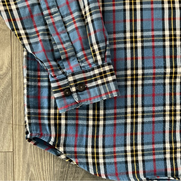 LL Bean Scotch Plaid Flannel Shirt # 228061
Blue/Black/White/Red
Men’s Medium - Picture 2 of 6